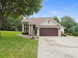33983 Prairie Knolls Dr, New Carlisle, IN 46552
