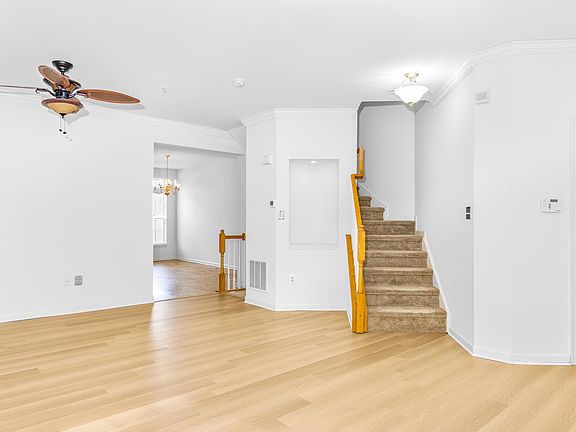 5th image of 300 Dixon St Unit 102