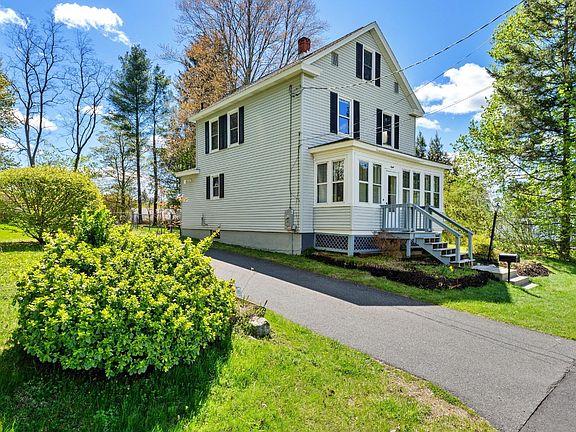 2nd image of 8 Mohegan St