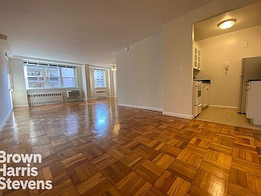 3rd image of 201 E 19th St APT 8G