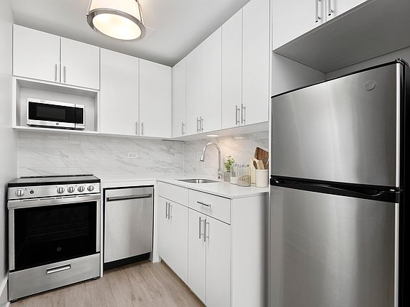 5th image of 1440 N Lake Shore Dr #8P