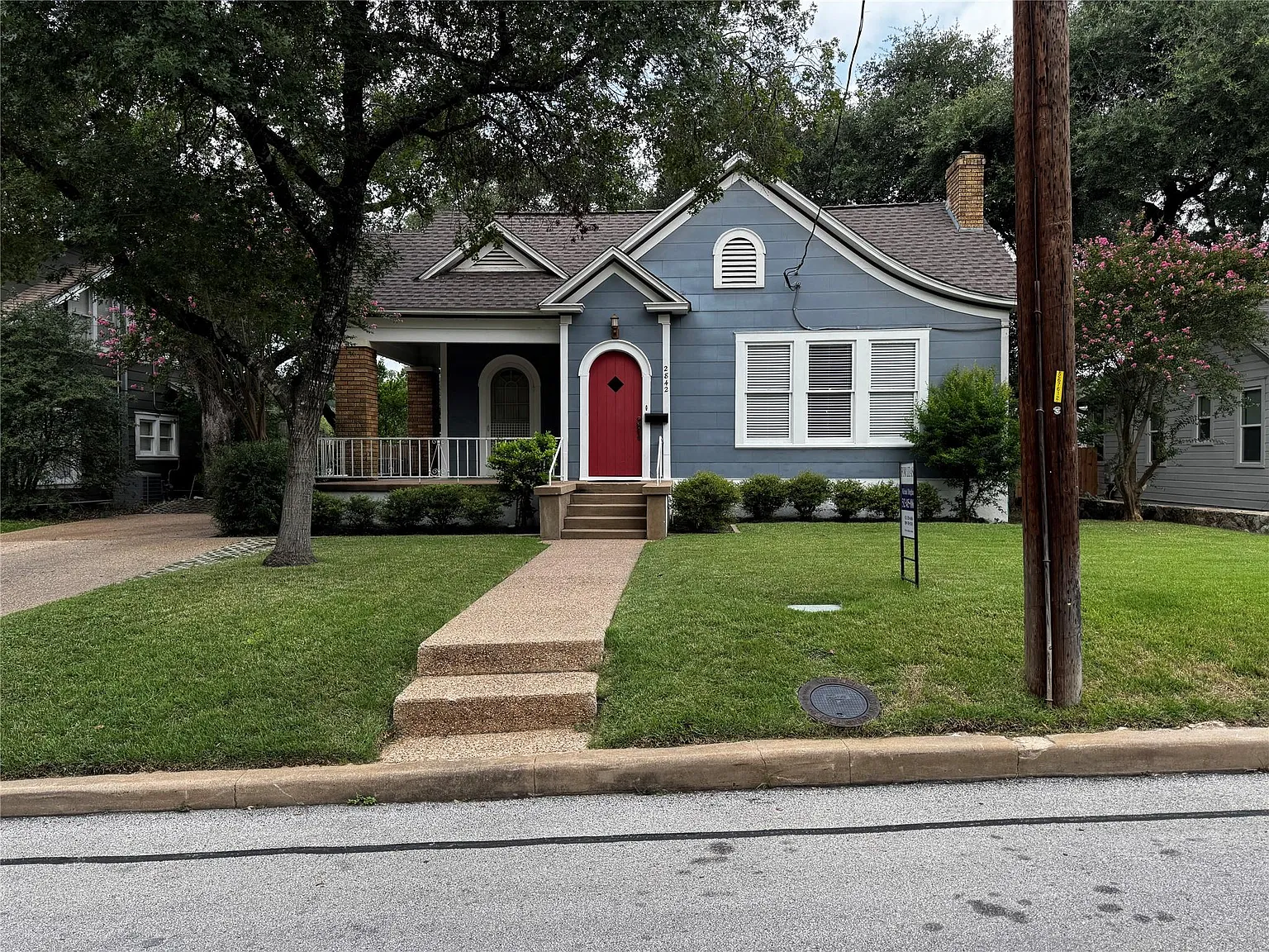 3 bed, 1.0 bath, 1559 sqft, $3,400 — Photo 2