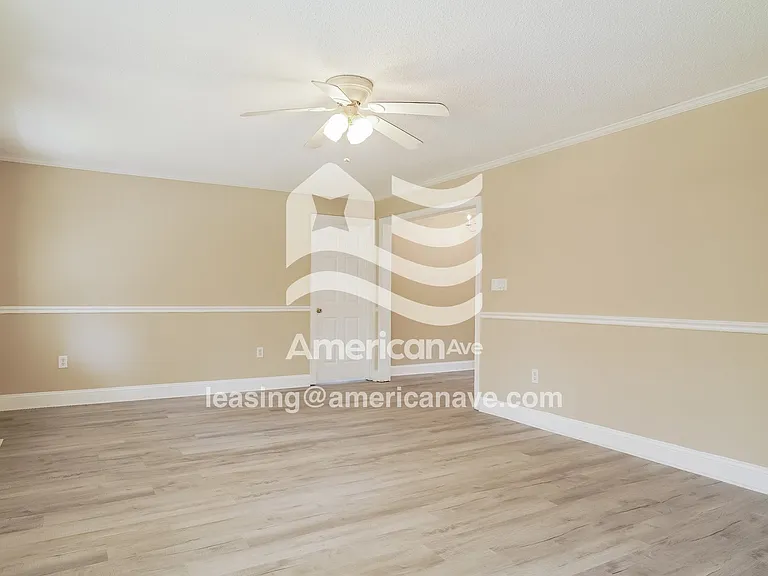 23582_002_living_room_13639219.jpg