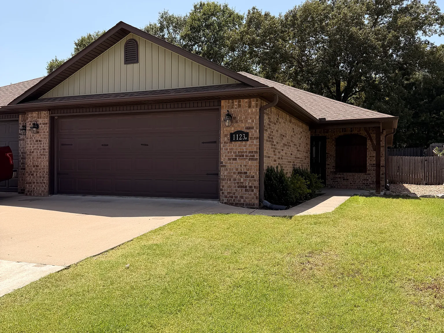 3 bed, 1350 sqft, $1,500 — Photo 1