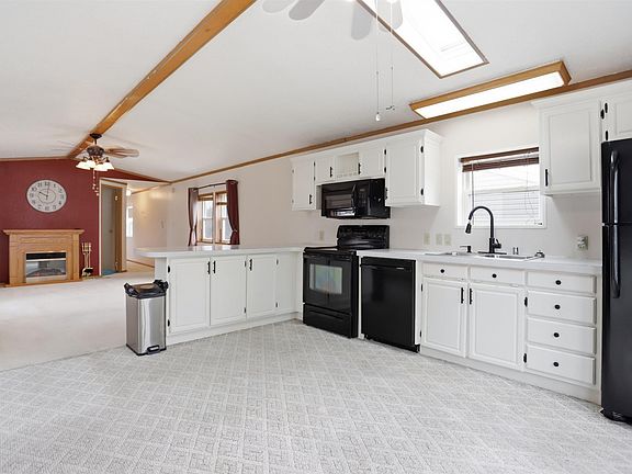 5th image of 704 N Redbird Pl