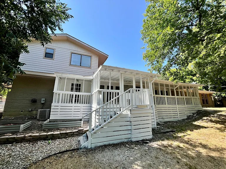 830 Blackburn St — Photo 37