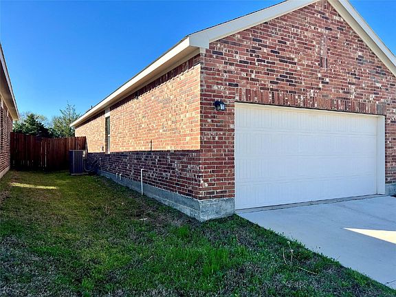 3rd image of 672 Crestridge Dr