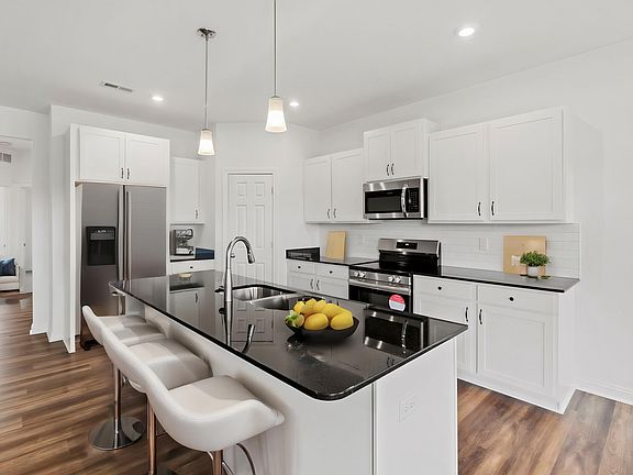 4th image of 908 Camden Ct