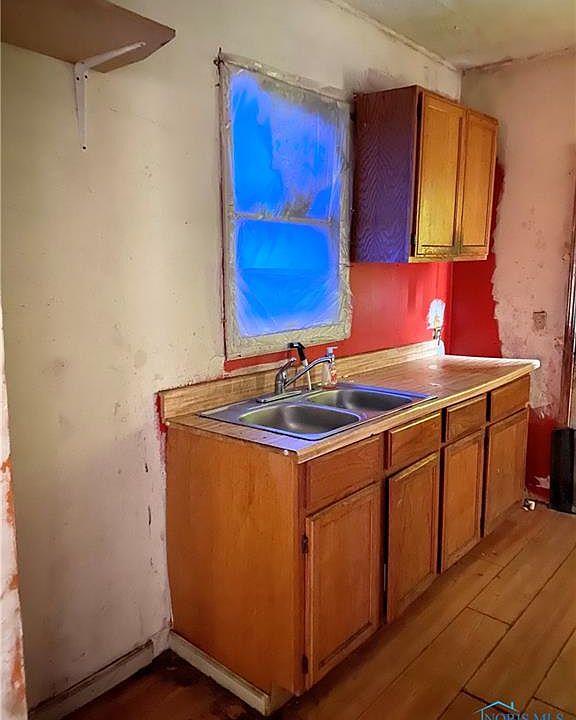 2nd image of 2243 Marcy St