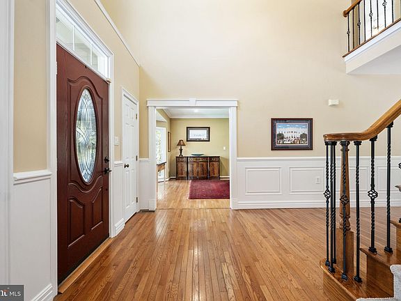 4th image of 8 Engles Ct