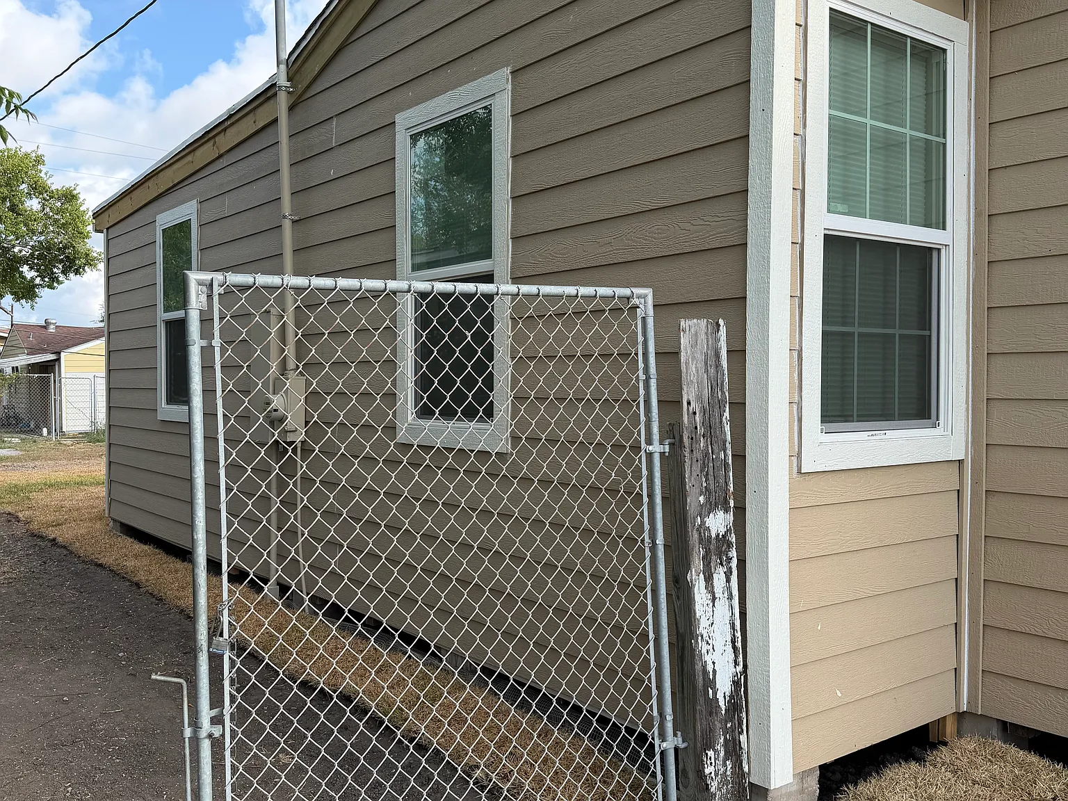 2625 Elizabeth St — Photo 3