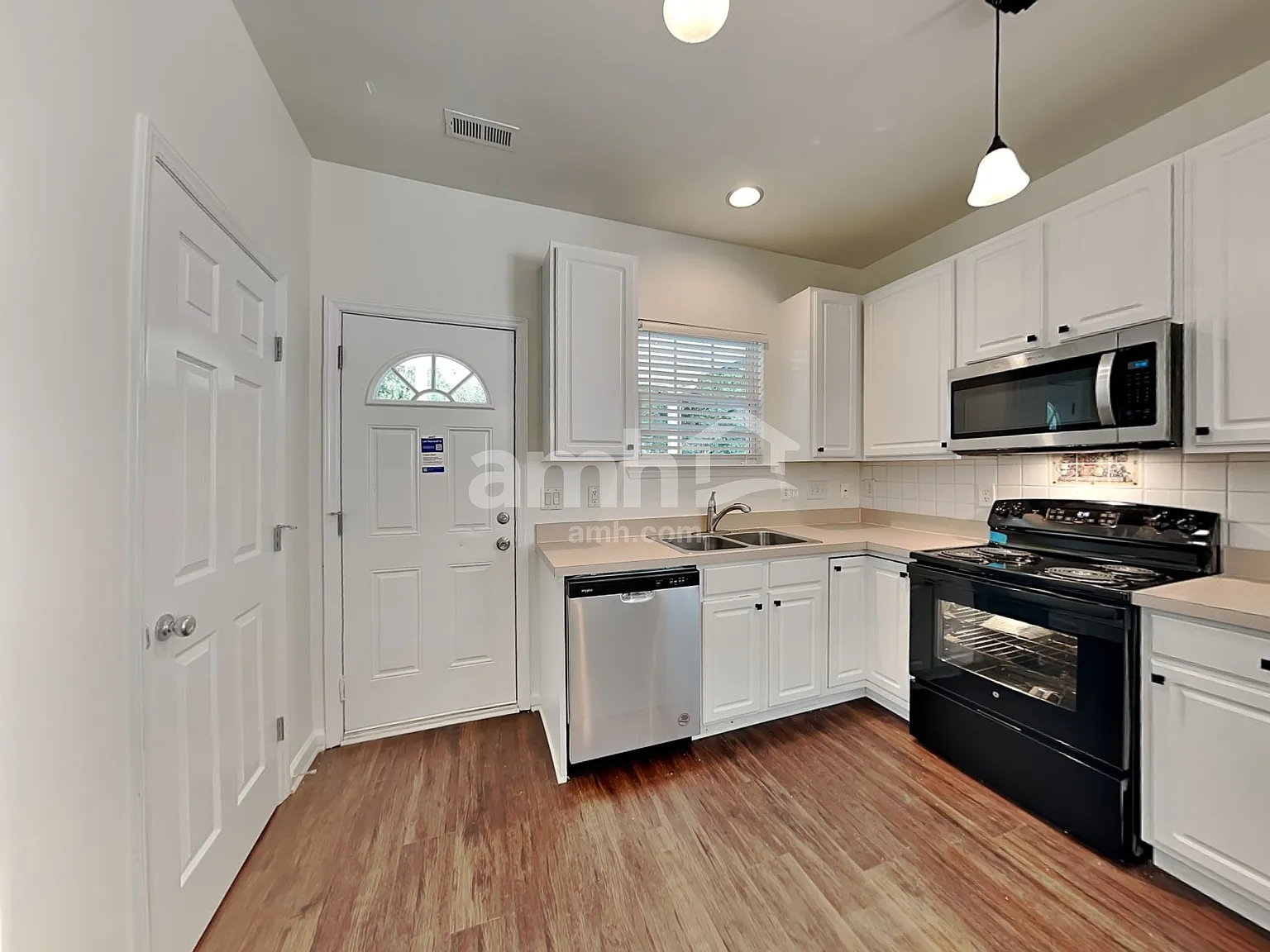 3 bed, 2.0 bath, 1358 sqft, $2,050 — Photo 3