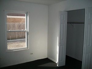 4th image of 1631 N 33rd Ave