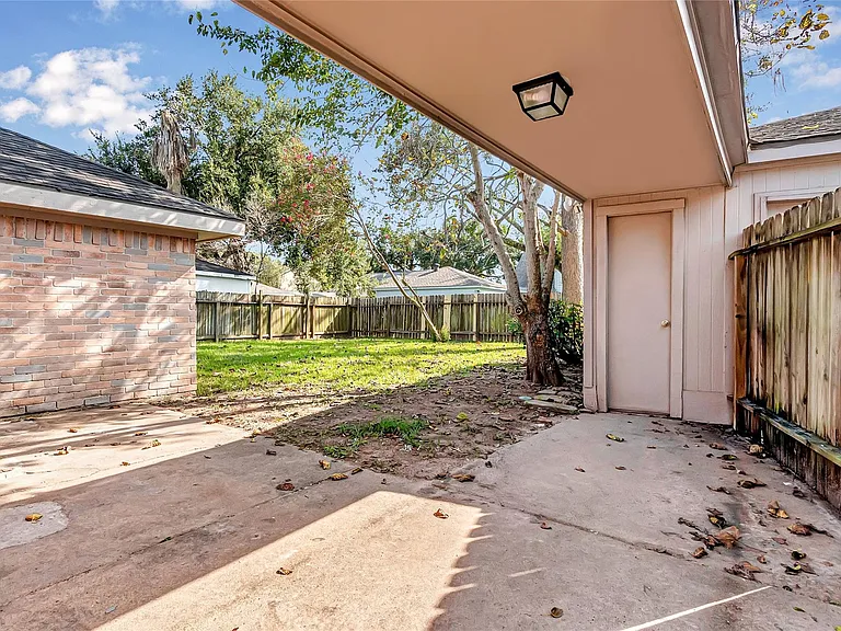 2710 Green Fields Dr — Photo 25