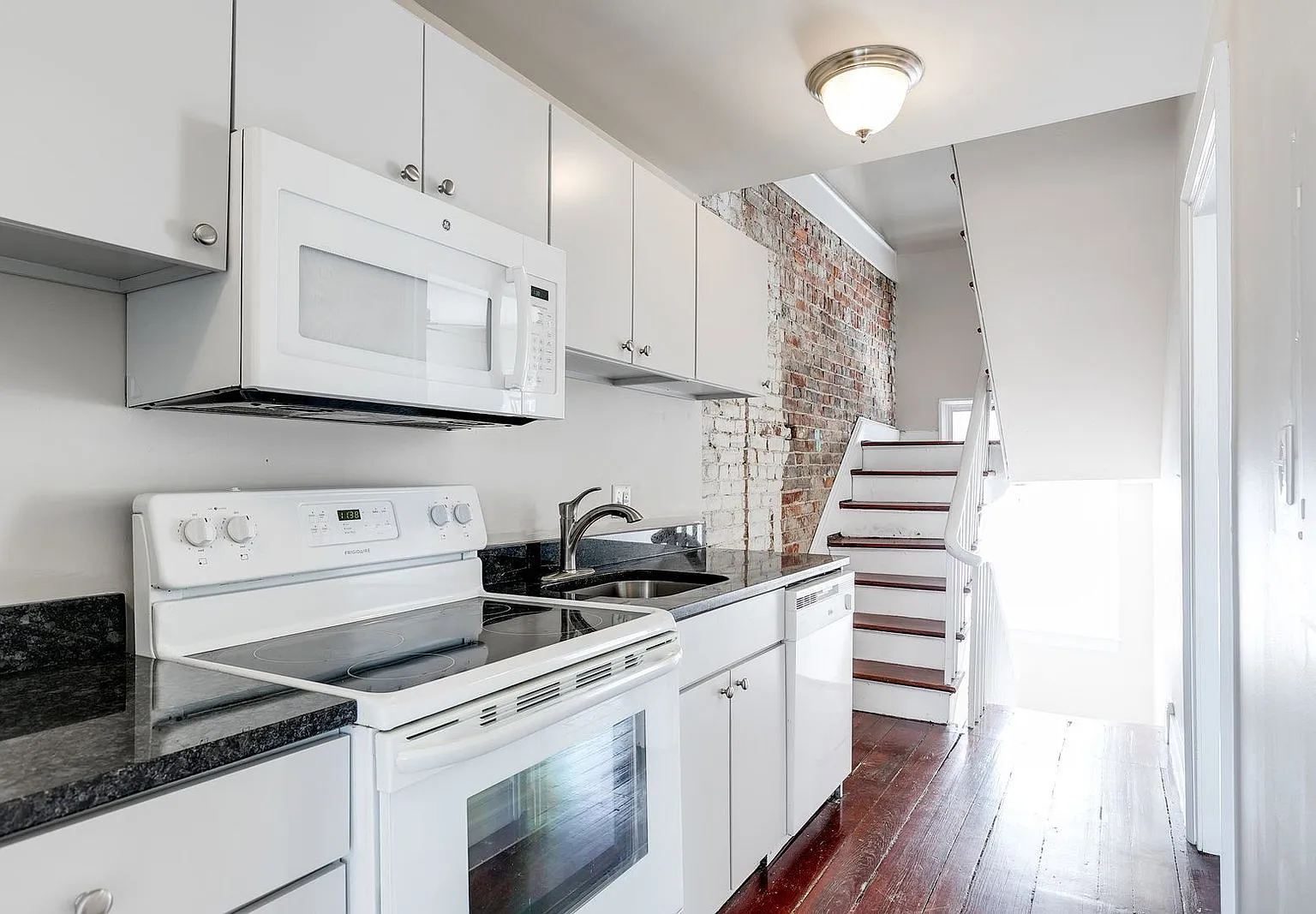 2 bed, 2.0 bath, 1776 sqft, $1,950 — Photo 4