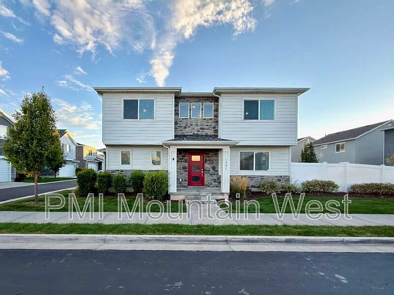 1551 W Parkview Dr