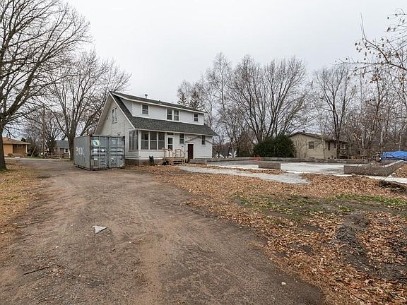 2nd image of 208 5th Ave N