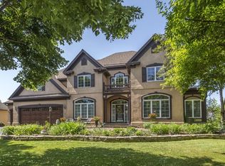 8163 Marsh Creek Rd, Woodbury, MN 55125