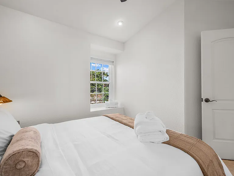 Robinwood Dr — Photo 18