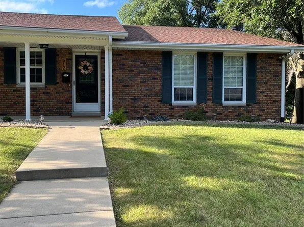512 E Mary Dr, Troy, IL 62294