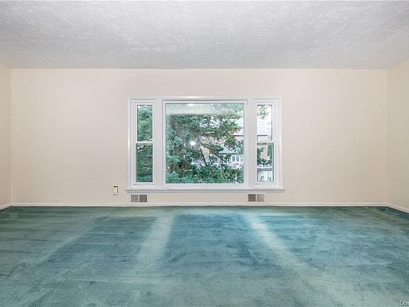 4th image of 80 Brookdale Dr