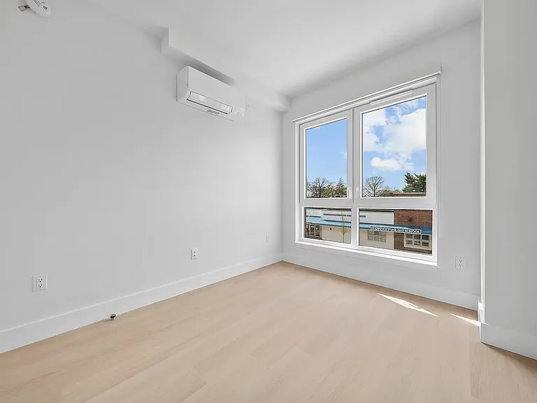 77-63 Vleigh Pl #415 — Photo 7