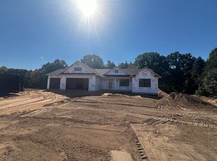 1250 Secluded Pines Dr, Sparta, MI 49345