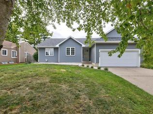 4224 NW Country Club Dr, Urbandale, IA 50322