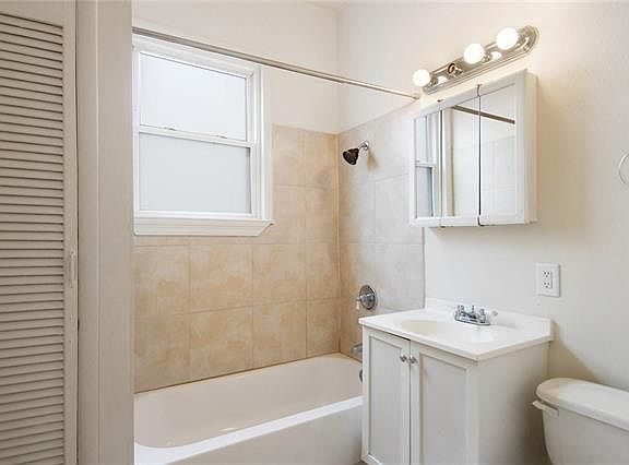 4th image of 1708 Dante St