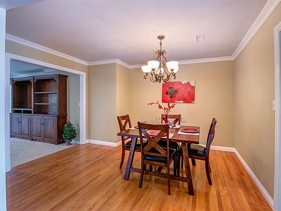 3rd image of 5663 Madra Ave