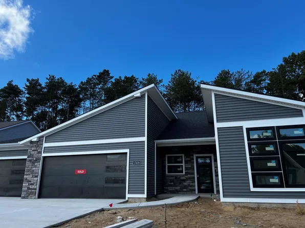 17419 Baltrusol Dr, Spring Lake, MI 49456