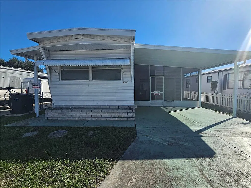 2 bed, 1.0 bath, 576 sqft, $1,250 — Photo 2