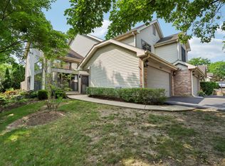 879 N Auburn Woods Dr, Palatine, IL 60067