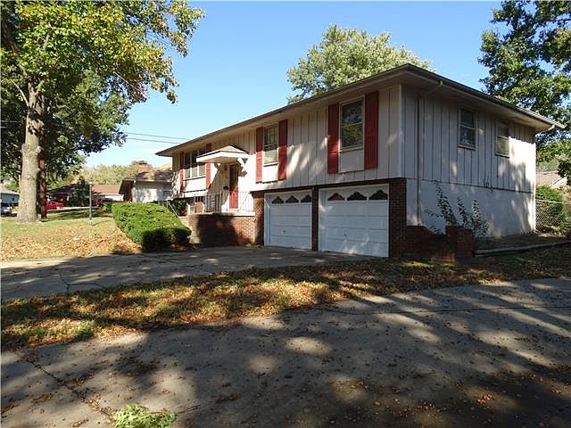 1st image of 820 NE Orchard Dr
