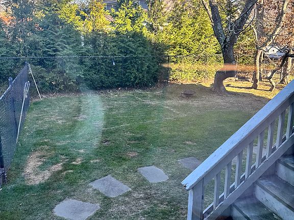 3rd image of 7 Fawn Ln #1
