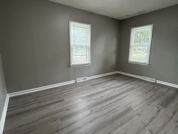 5th image of 806 W Kansas St