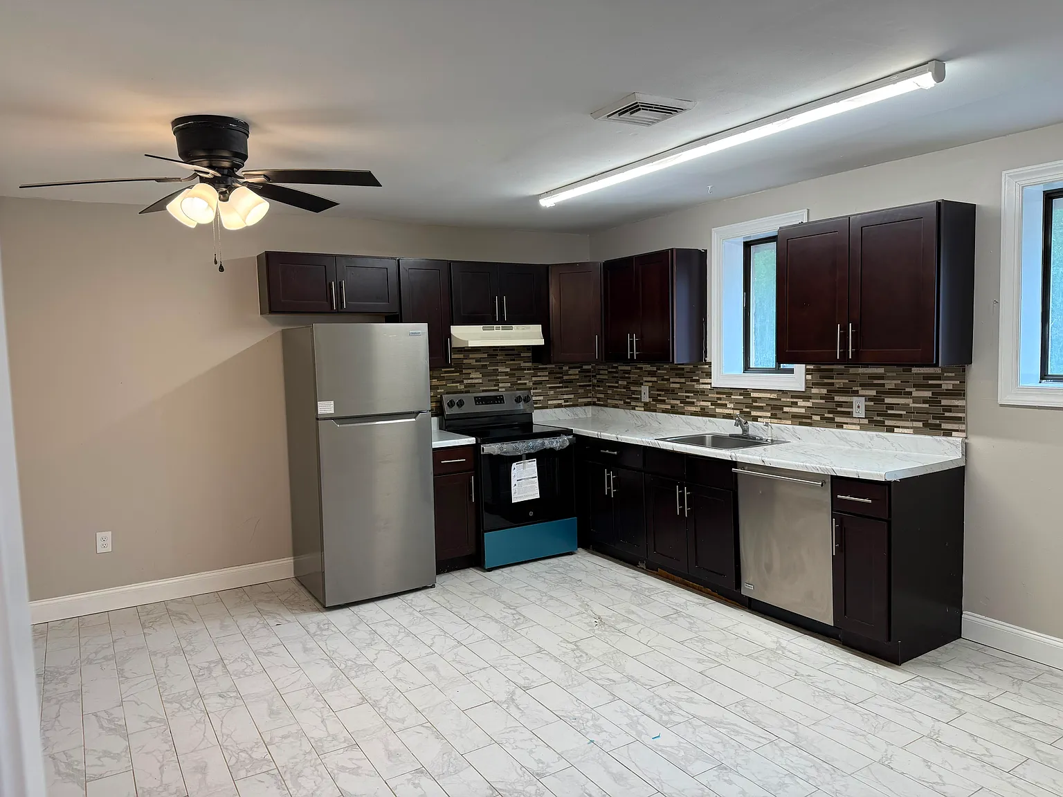 2 bed, 992 sqft, $2,000 — Photo 2