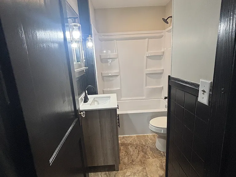 1127 Lincoln Dr — Photo 8