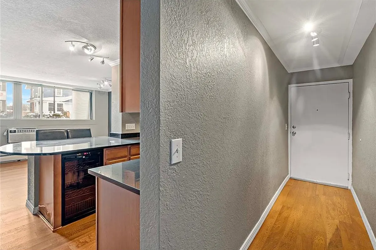 3120 Hennepin Ave — Photo 3