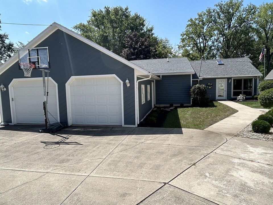1st image of 21 Breezewood Ln