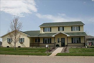 1st image of 820 Viking Dr