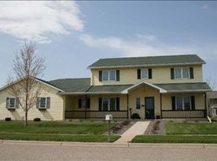 820 Viking Dr, Marshall, MN 56258