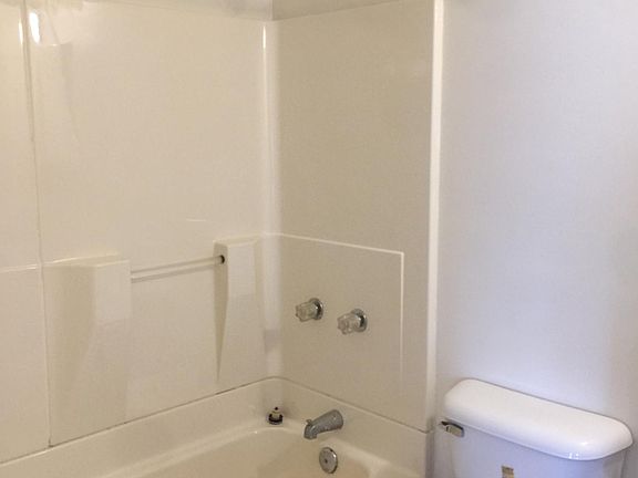 4th image of 501 Dickson St APT 4