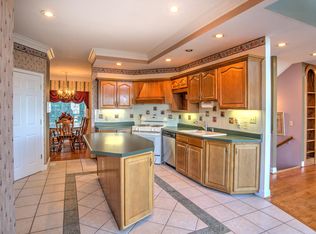 32 Foothills Rd, Asheville, NC 28804