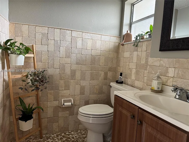 9450 Poinciana Pl #405 — Photo 6
