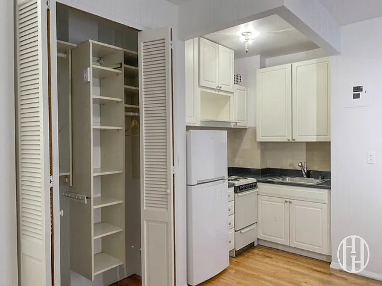 160 E 91st St #2B — Photo 3