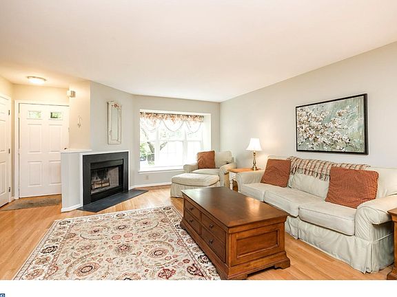 3rd image of 2406 Mallard Ln