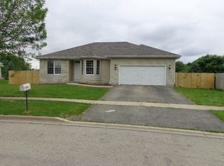 718 Cedar Ln, Genoa, IL 60135