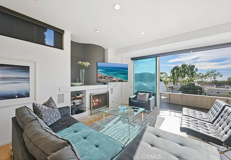 326 Loma Ter