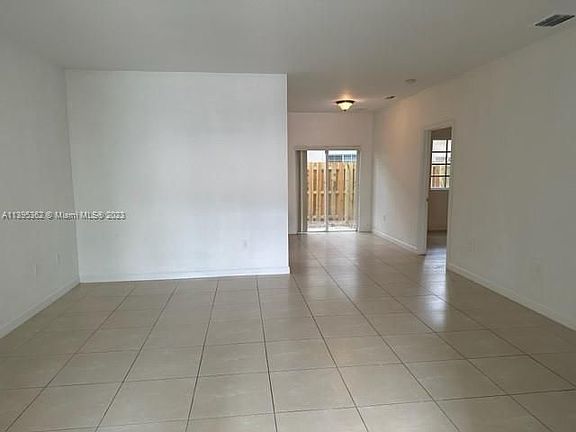 4th image of 2730 NE 4th St Unit 104